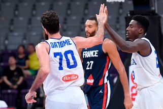 Basket, l'Italia sconfitta dalla Francia 82-80. Sacchetti: "Vedo progressi"