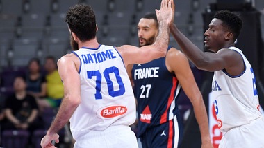 Basket, l'Italia sconfitta dalla Francia 82-80. Sacchetti: "Vedo progressi"