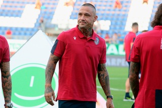 Cagliari, c'è Nainggolan: il belga di nuovo in gruppo