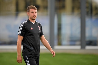 Juve, Ramsey non si allena per una leggera lombalgia