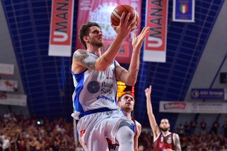 Polonara lascia Sassari e passa al Saski Baskonia