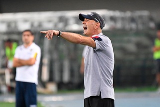 Bologna, Mihajlovic in campo a dirigere l'allenamento