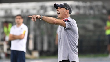 Bologna, Mihajlovic in campo a dirigere l'allenamento