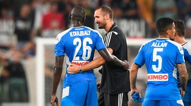 Il bel gesto di Chiellini: abbraccio a Koulibaly dopo l'autogol