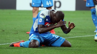 Koulibaly su Instagram: "L'autogol fa male". Solidarietà sui social per il difensore
