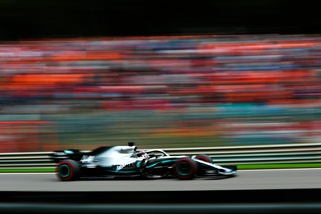 Hamilton: "Complimenti a Leclerc, meritava la vittoria"