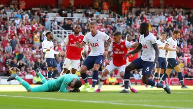 Premier League, pari tra Arsenal e Tottenham. Vince l'Everton di Kean
