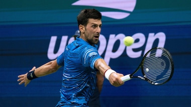 Djokovic si ritira dagli Us Open per un problema alla spalla, Wawrinka ai quarti