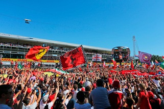 Gp d'Italia: grande festa in Piazza Duomo con la Ferrari