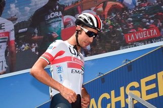 Vuelta, Aru lascia la corsa: "Ho un infortunio muscolare"