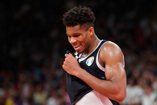 Nba, splende la stella di Antetokounmpo. Vince Gallinari, panchina per Belinelli