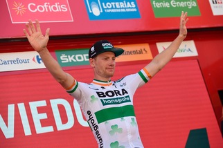 Vuelta, Bennett trionfa nella 14ª tappa. Roglic resta maglia rossa