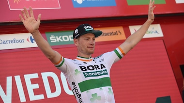 Vuelta, Bennett trionfa nella 14ª tappa. Roglic resta maglia rossa