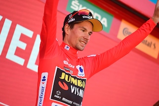 Vuelta, Roglic resta leader. Kuss vince la 15ª tappa