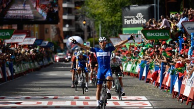 Vuelta, Gilbert vince la 17ª tappa. Quintana attacca, Roglic resta leader