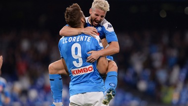 Napoli-Sampdoria 2-0: doppietta di Mertens e assist di Llorente