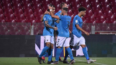 Viola-Sau e il Benevento vola: 2-0 corsaro alla Salernitana