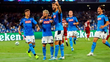 Napoli-Liverpool 2-0: Mertens e Llorente, festa al San Paolo
