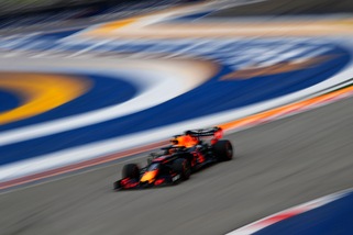 Singapore: prime libere a Verstappen, poi Vettel