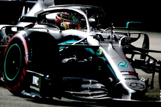 Gp Singapore: Hamilton sfida le Ferrari, diretta qualifiche alle 15:00