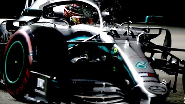 Gp Singapore: Hamilton sfida le Ferrari, diretta qualifiche alle 15:00