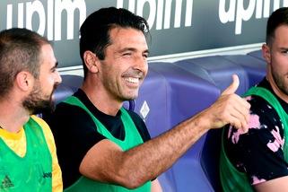 Buffon, tutti in piedi: riecco la leggenda