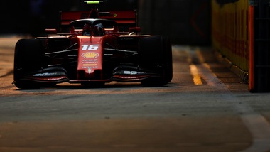 Gp Singapore: Leclerc da urlo, pole davanti a Hamilton