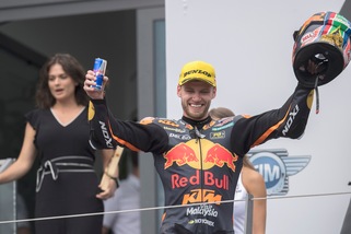 Moto2: Binder resiste a Navarro e trionfa, Alex Marquez terzo