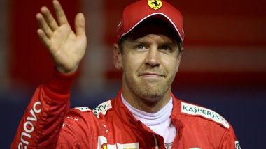 Vettel festeggia a Singapore: "Che grande gara"