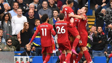 Premier, il Liverpool vince 2-1 in casa del Chelsea. Pogba out, United ko