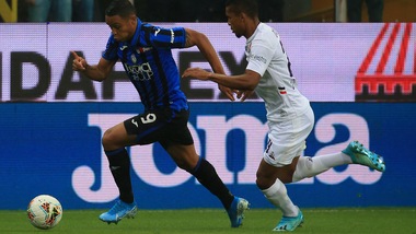 Atalanta-Fiorentina: cori contro Dalbert, stop di 3 minuti