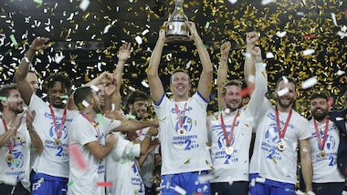 Sassari e Pozzecco si prendono la Supercoppa: Venezia ko