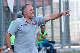 Il Bari di De Laurentiis esonera l'allenatore Cornacchini