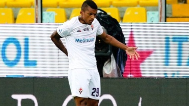 Cori razzisti a Dalbert, l’Atalanta: “La stupidità va combattuta insieme”