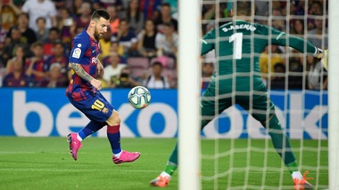 Il Barcellona batte il Villarreal ma Messi va di nuovo ko: tra 8 giorni c'è l'Inter