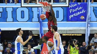 Olimpia Milano facile a Treviso, vincono anche Cantù, Venezia e Sassari