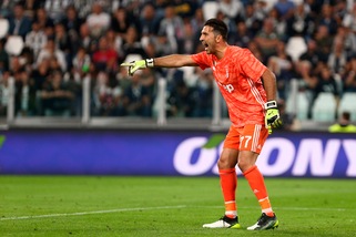 Buffon, 903 presenze in squadre di club: superato Maldini
