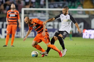 Serie C Siena-Pistoiese 2-2. Bari, primo successo per Vivarini. Carpi ko