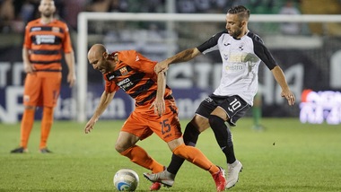 Serie C Siena-Pistoiese 2-2. Bari, primo successo per Vivarini. Carpi ko