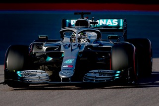 Gp Russia: La Ferrari sciupa, trionfa Hamilton. Terzo Leclerc, Vettel ko