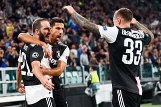 Juve-Bayer Leverkusen 3-0: Higuain trascinatore, Sarri applaude