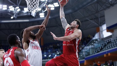 Basket: l'Olimpia torna al successo, la Virtus Bologna batte Venezia