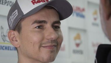 Lorenzo punge: "La Honda pensa solo a Marquez"