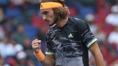 Impresa di Tsitsipas a Shanghai: eliminato Djokovic