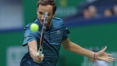 Medvedev batte Tsitsipas e va in finale all'Atp di Shanghai