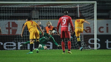 Padova-Ravenna 1-2, Nocciolini regola la capolista. Reggina-Catanzaro 1-0