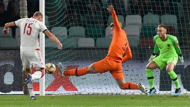 Vince l'Olanda di De Ligt, qualificata la Polonia di Szczesny: rosso Emre Can, tris Germania