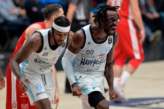 Serie A, colpaccio di Brindisi a Milano. Venezia ritrova il sorriso, cade la capolista Sassari