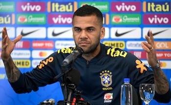 Dani Alves, dura accusa a Parigi: "È stressante e piena di razzisti!"