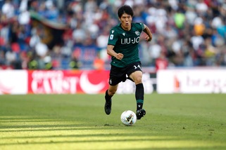 Bologna, lesione al bicipite femorale per Tomiyasu